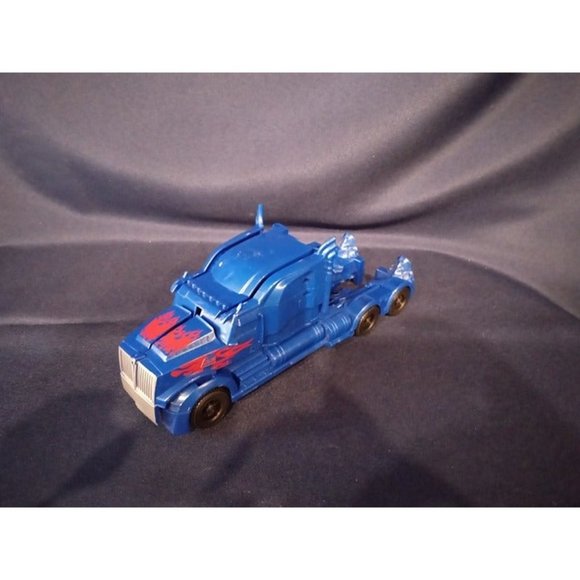 2016 Transformers Titan Changers Optimus Prime Autobot Figure - Picture 2 of 6